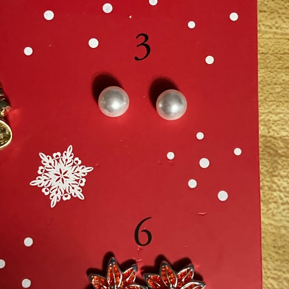 🌸Napier 12 Days Of Earrings - Picture 8 of 9